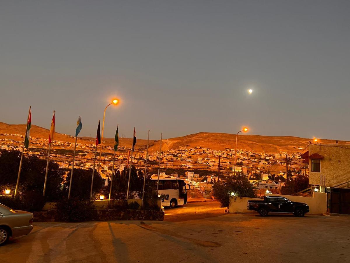 Oscar Hotel Petra Wadi Musa Exteriör bild