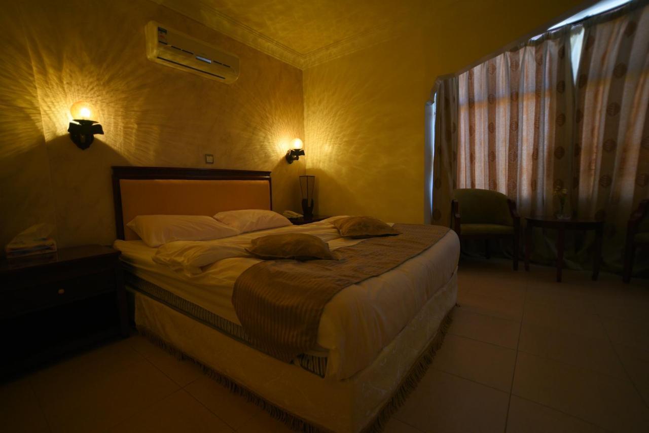 Oscar Hotel Petra Wadi Musa Exteriör bild
