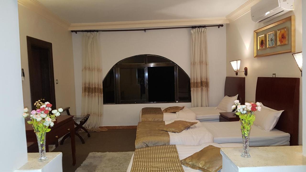 Oscar Hotel Petra Wadi Musa Exteriör bild